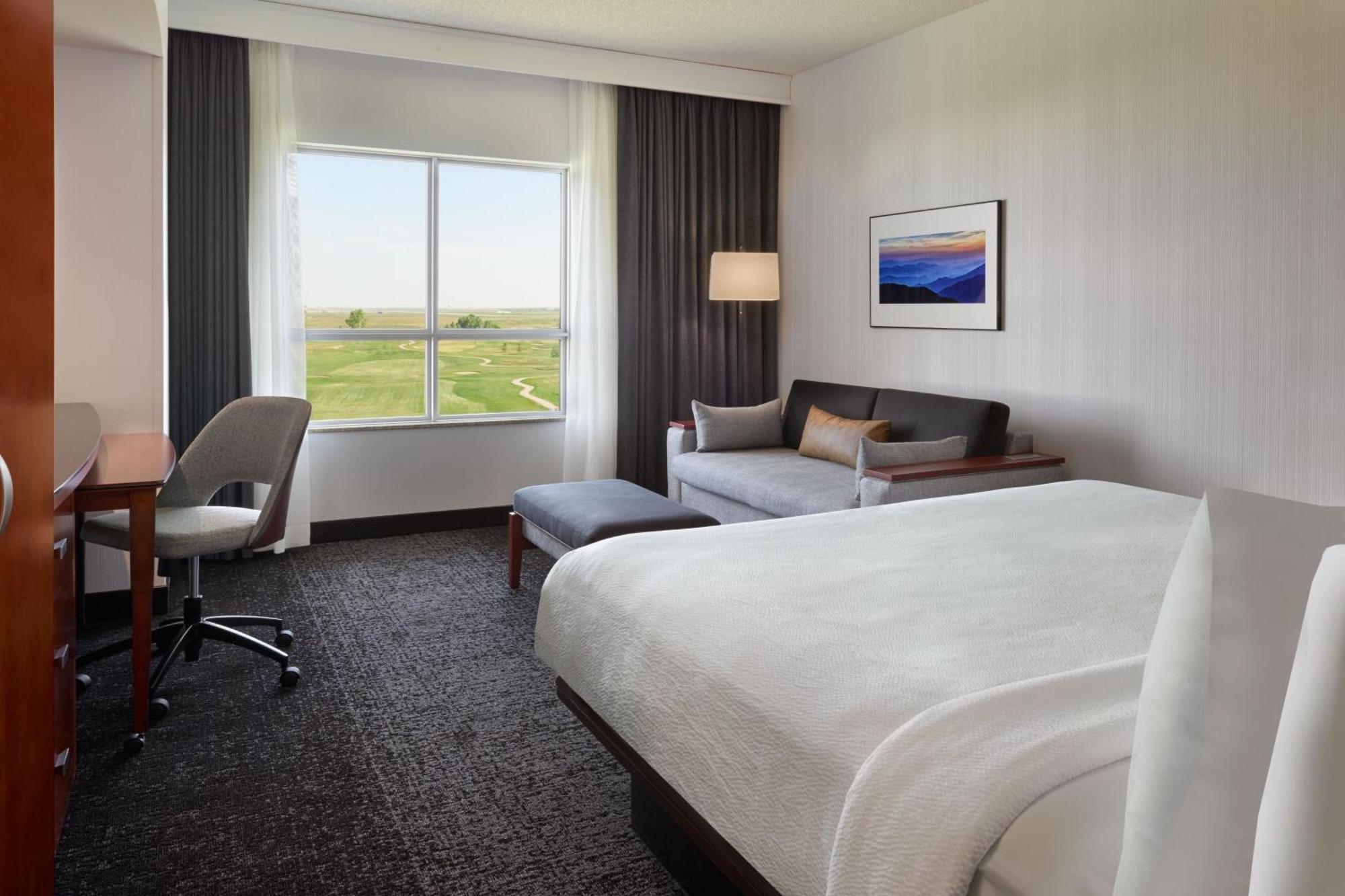 Hotel Courtyard By Marriott Calgary Airport Exterior foto