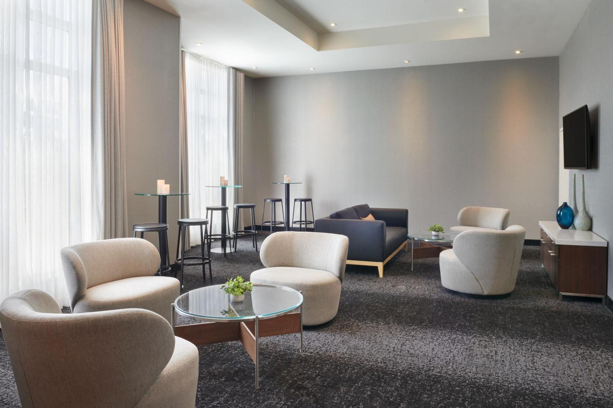Hotel Courtyard By Marriott Calgary Airport Exterior foto
